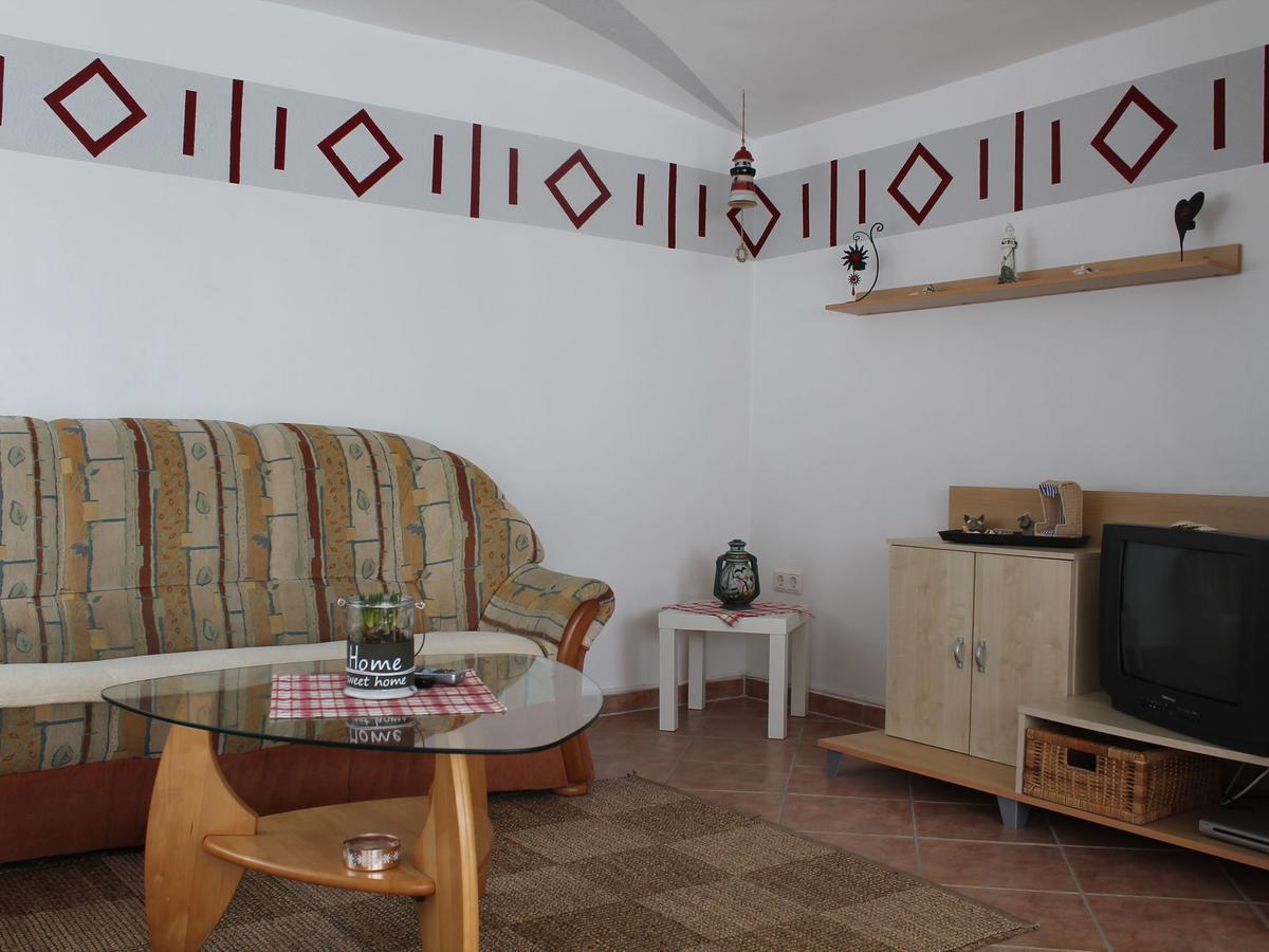 Spacious Bungalow Near Sea In Grundshagen Екстер'єр фото